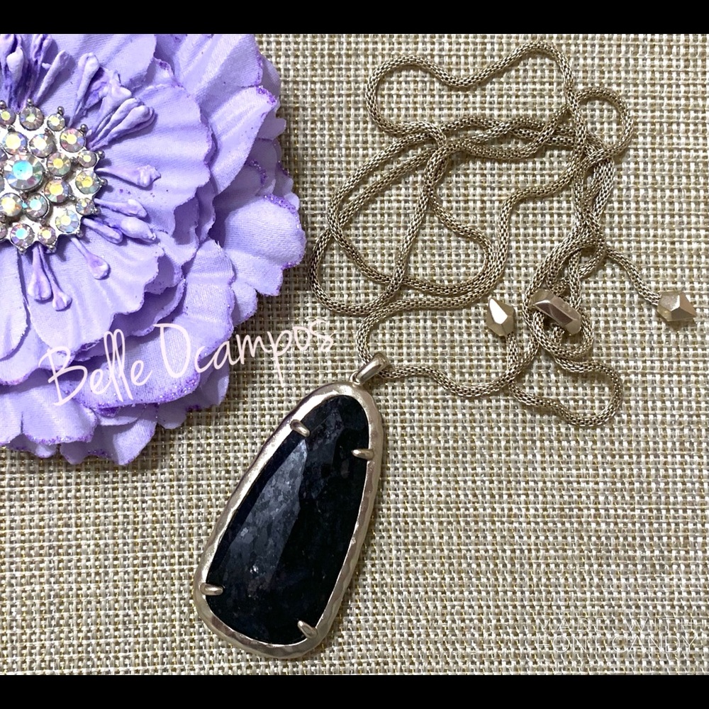 ❌SOLD❌ Kendra Scott Saylor necklace